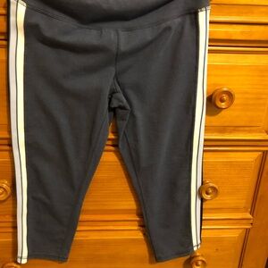 Capris, size medium in great condition